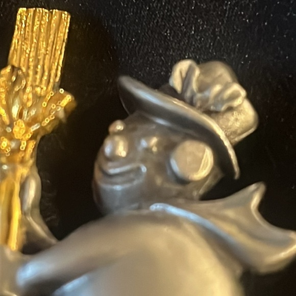 Cute snowman skating with broomstick frosty Christmas brooch - Picture 2 of 9